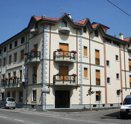 Locanda Sant'Ambrogio Cislago Eksteriør bilde
